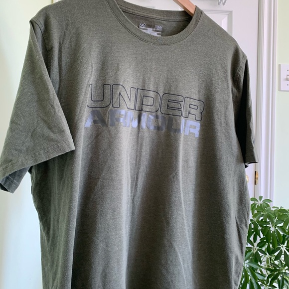 Under Armour large army green athletic shirt - Picture 3 of 4